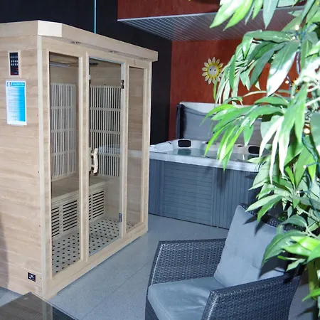 Modern Family With Wellness 別荘