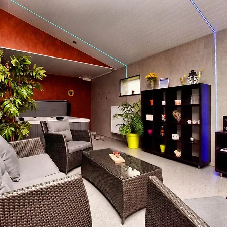 Holiday home Modern Family With Wellness *
