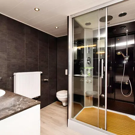 Holiday home Modern Family With Wellness *